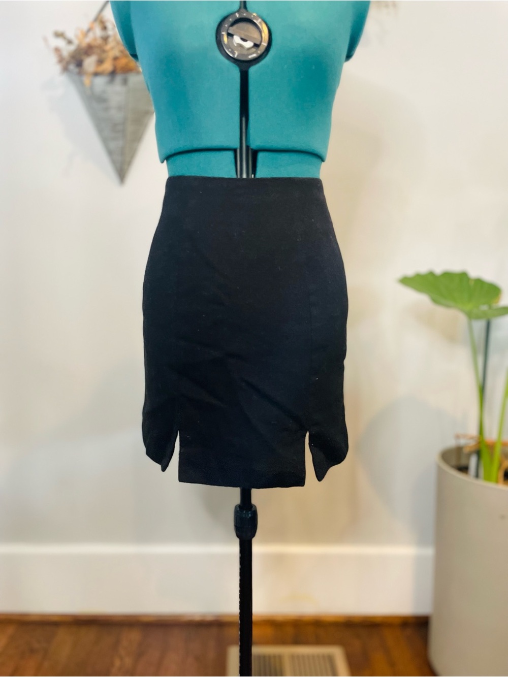 Gantos Vintage Black 100% Wool Mini Skirt with Front Slits size 6